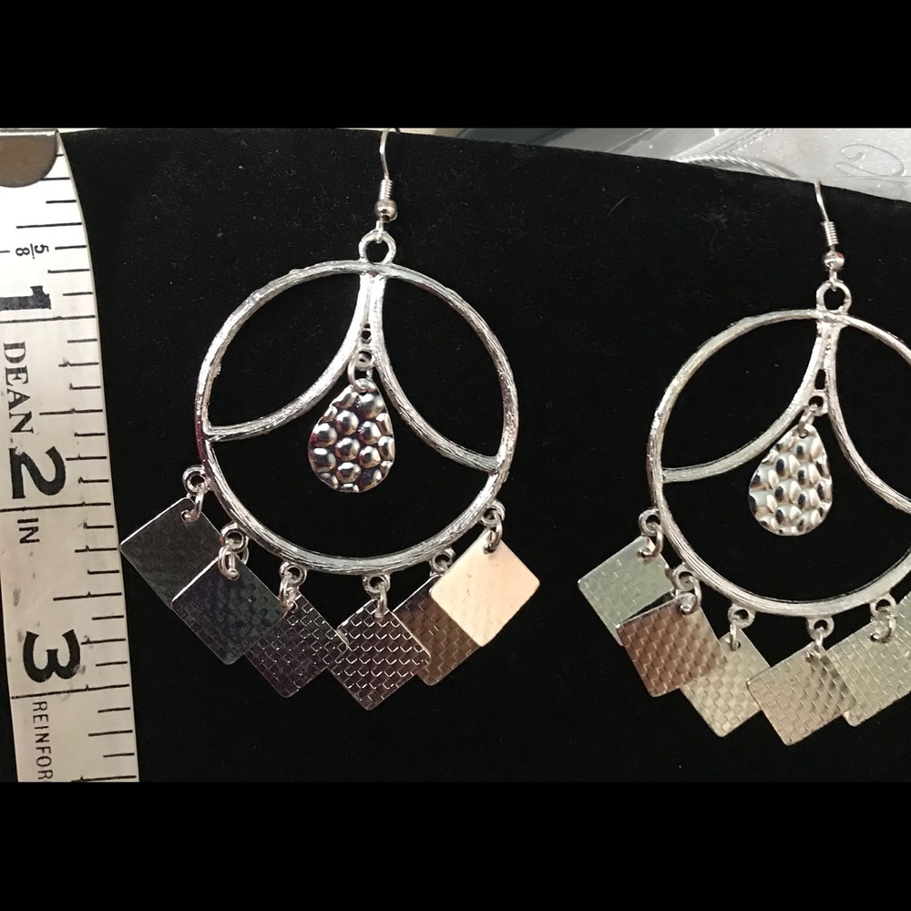 Final Price ♥️
New Silvertone Circle Dangle Earrings - Picture 4 of 4